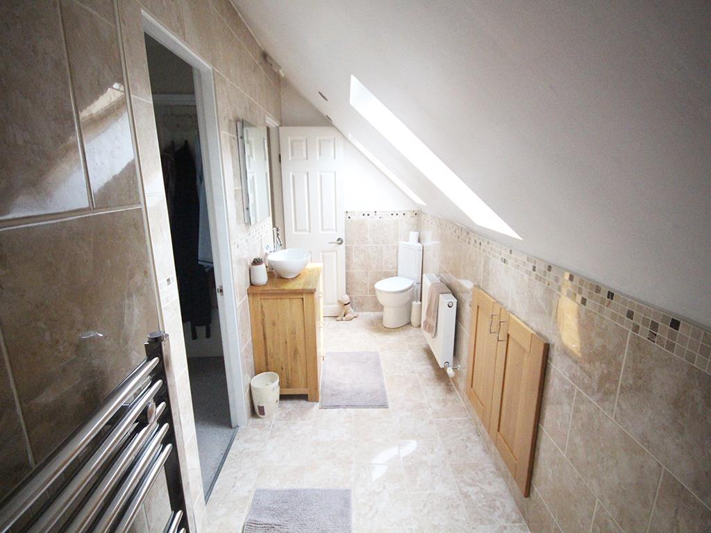 4 bedroom detached house For Sale in Earby - IMG_2554.jpg
